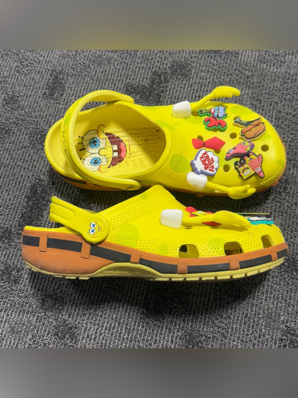 Crocs Spongebob Classic Clogs size 8 extra charms women’s size 8 ladies
